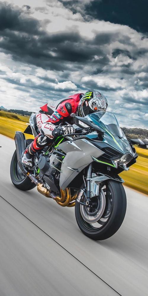 国产机车上街图片高清视频,街头巡游，高清视频展现国产机车魅力