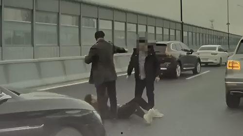 国产神剧跑步追车视频