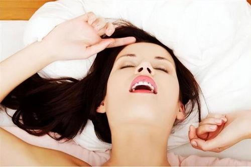 a国产女人高潮叫床视频,真实情感流露的瞬间